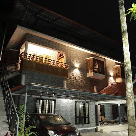 Anandam Stays - Premium 3Bhk Plush Homestay, Vaikom Near Kumarakom ภายนอก รูปภาพ