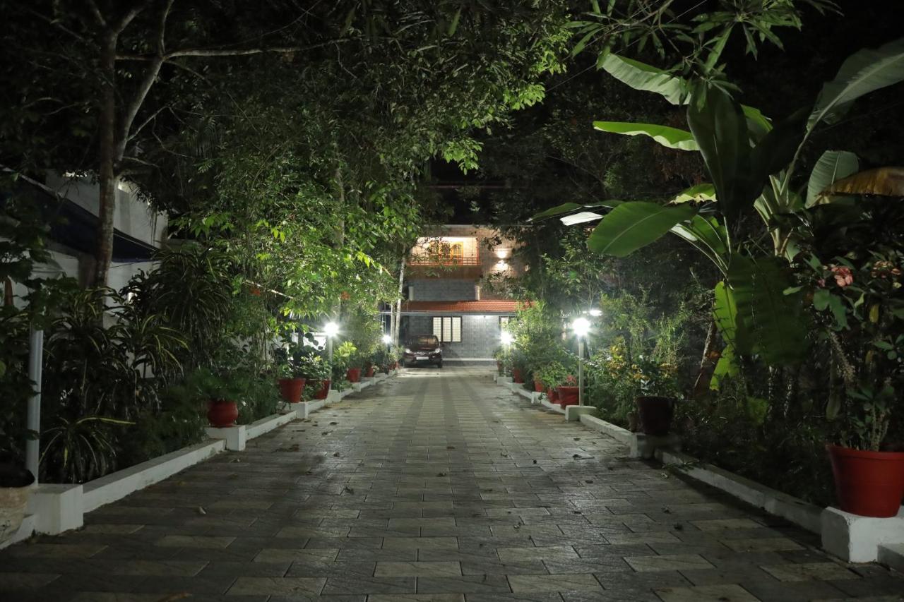 Anandam Stays - Premium 3Bhk Plush Homestay, Vaikom Near Kumarakom ภายนอก รูปภาพ