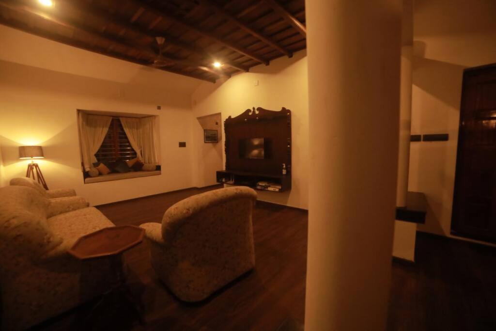 Anandam Stays - Premium 3Bhk Plush Homestay, Vaikom Near Kumarakom ภายนอก รูปภาพ