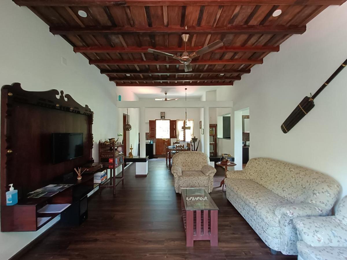 Anandam Stays - Premium 3Bhk Plush Homestay, Vaikom Near Kumarakom ภายนอก รูปภาพ